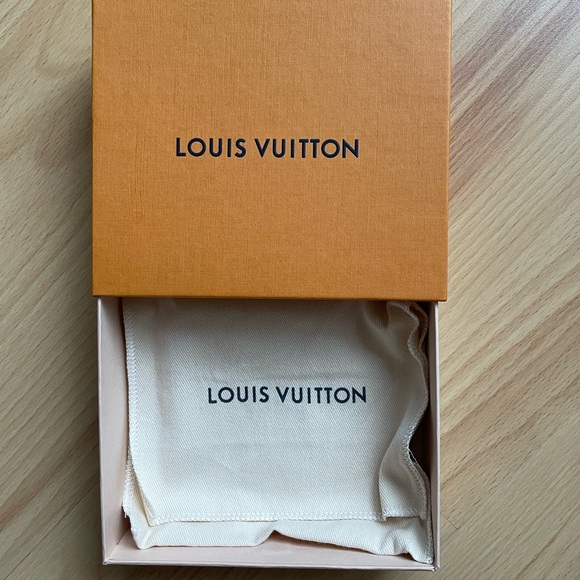 Authentic, Classic, Rare and Never Used LV Wallet with ID Window - Picture 5 of 7